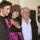 Paz Vega, entre Leonardo Sbaraglia y Vicente Aranda