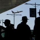 Pasajeros en la Terminal 1 del aeropuerto de Barcelona-El Prat, en una imagen de archiv