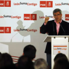 Francisco Fernández, en un momento de su intervención ante los empresarios.