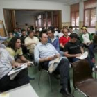 Los asambleístas de Lucha Leonesa, el miércoles, durante la primera reunión de esta temporada
