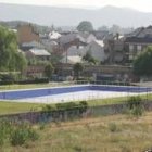 Aspecto actual de las piscinas de la MSP, en Ponferrada, que pronto volverán a abrir sus puertas