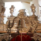 La imagen de la Virgen de la Encina estrenará hoy sus andas de plata.