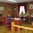 Pleno del Ayuntamiento de Riaño celebrado ayer en el que se debatieron las nuevas inversiones