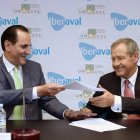 Álvarez y Alonso, en la firma del acuerdo financiero. NACHO GALLEGO