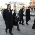 El alcalde acudió ayer a la basílica de la Encina para asistir a la misa de Las Candelas