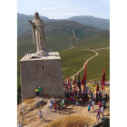 Ascenso con pendones al castillo de Peña Ramiro.