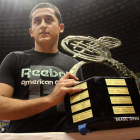 Almagro sostiene el trofeo tras ganar a Volandri en la final.