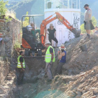 La Asociación para la Recuperación de la Memoria Histórica durante sus trabajos en el cementerio del Carmen.