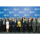 Foto de familia del Consejo informal de Ministros de Defensa y de Asuntos Exteriores de la Unión Europea en Vilna.