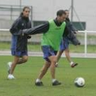 Gorka Soria, ayer entrenando, vuelve a una convocatoria desde la primera jornada en Albacete