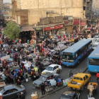 Escena de vida callejera en el distrito de al-Attaba, cerca del centro de El Cairo, el 12 de diciembre.