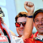 El catalán Gerard Farrés (KTM), con su trofeo de tercer clasificado en el Dakar.