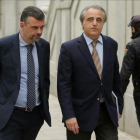 Santi Vila y su abogado, Pau Molins, llegando al Tribunal Supremo en mayo del 2018.