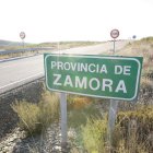 Carretera autonómica entre La Bañeza y Puebla de Sanabria, en una imagen de archivo.