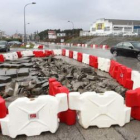 Los conos de obras reciben al conductor que circula por el acceso de Montearenas.