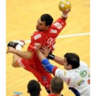Jordi Ribera sigue desde la banda una acción del juego en el partido de ayer