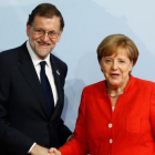 El presidente Mariano Rajoy junto a la canciller Angela Merkel.