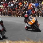 Manuel Hernández (43) en el momento de superar a un Daniel Sáez (1) que había comandado la categoría