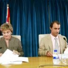 La vicepresidenta de la Junta, María Jesús Ruiz, y el consejero de Sanidad, César Antón