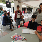 Los niños disfrutaron ayer de cuenta cuentos y la firma de libros de Emma S. Varela. ANA F. BARREDO