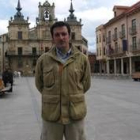 El historiador astorgano Arsenio García, en la plaza Mayor de su ciudad
