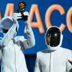 Los ganadores de la mejor grabación del año, 'Get Lucky', Daft Punk.