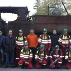 Protección Civil y la Brigada de La Vasco posan juntos.