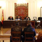 Los acusados, durante la vista oral en el juicio por el que finalmente han sido absueltos. DL