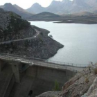 Imagen de archivo de la presa, que garantiza el caudal del Bernesga a su paso por León.