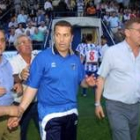 Álvarez Tomé es protegido cuando un aficionado se le encaró al final