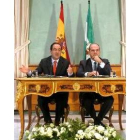 José Bono, ayer durante la rueda de prensa con Juan José Chaves