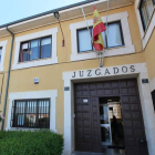 Entrada principal de los juzgados de Astorga.