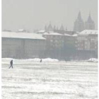 La presencia de la nieve marcó el tráfico en la mañana de León