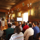 El presidente de la Diputación recibió ayer a los trabajadores de este año. JESÚS F. SALVADORES