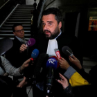 Thomas Klotz, abogado de Christine Rivière, habla ante la prensa a su llegada al tribunal, en París, el 5 de octubre.