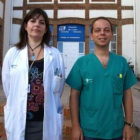 Alfonso Vidal, coordinador de la investigación, y María Ballesteros, médico endocrino.