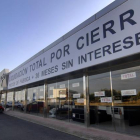 Liquidación total por cese de negocio en una tienda de muebles.