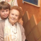 Guadalupe Mencía junto con su bisnieto en la celebración del cumpleaños.