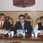José Manuel Rodríguez, en el centro de la imagen, presidirá el jueves su primer pleno ordinario