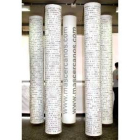 Cuatro columnas recogen los nombres de las víctimas en Atocha