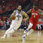 Ricky Rubio, en acción y con el balón en la mano.