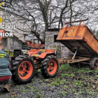 El tractor y el remolque que fueron localizados en una finca de Camponaraya. GUARDIA CIVIL