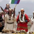 El presidente electo de Bolivia, Evo Morales, recibe honores en un ritual aymara en Tiwanaku