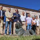 Suárez-Quiñones con alcaldes de Babia y representantes de las Reserva de la Biosfera. PEIO GARCÍA