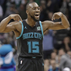 Kemba Walker celebra la canasta en el último segundo con la que derrotó a los Celtics esta semana.