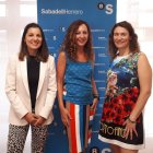 Soraya Mayo, ATA, y Cristina Sabadell, firmaron el convenio. DL