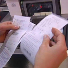 Carrefour apuesta por acabar con los tickets en papel y sustituirlos por recibos en el móvil.
