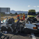 Imagen de archivo de un accidente de tráfico en la AP-7, a su paso por Amposta, el verano del 2016.