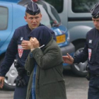 Dos gendarmes detienen a la esposa del líder histórico de los muyaidines