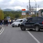 Las entradas por carretera a Fabero permanecieron durante una hora cortadas por alumnos y padres